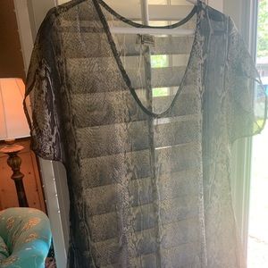 Mumu snake skin print tee 🖤